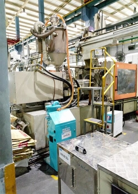 دستگاه بارگیری خودکار کنترل شده توسط PLC برای حمل گوله های پلاستیکی