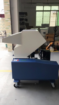 7.5 کیلووات عیوب پلاستیکی دستگاه پودر کننده گرانولاتور با سرعت بالا OG-10FS رنگ خاکستری