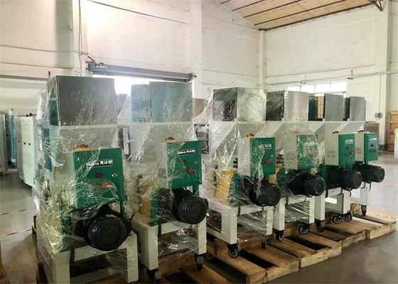 اسپروها و عیوب آسیاب گرانولاتور پلاستیکی با سرعت پایین 2.2 کیلووات رنگ سفید OG-3LS